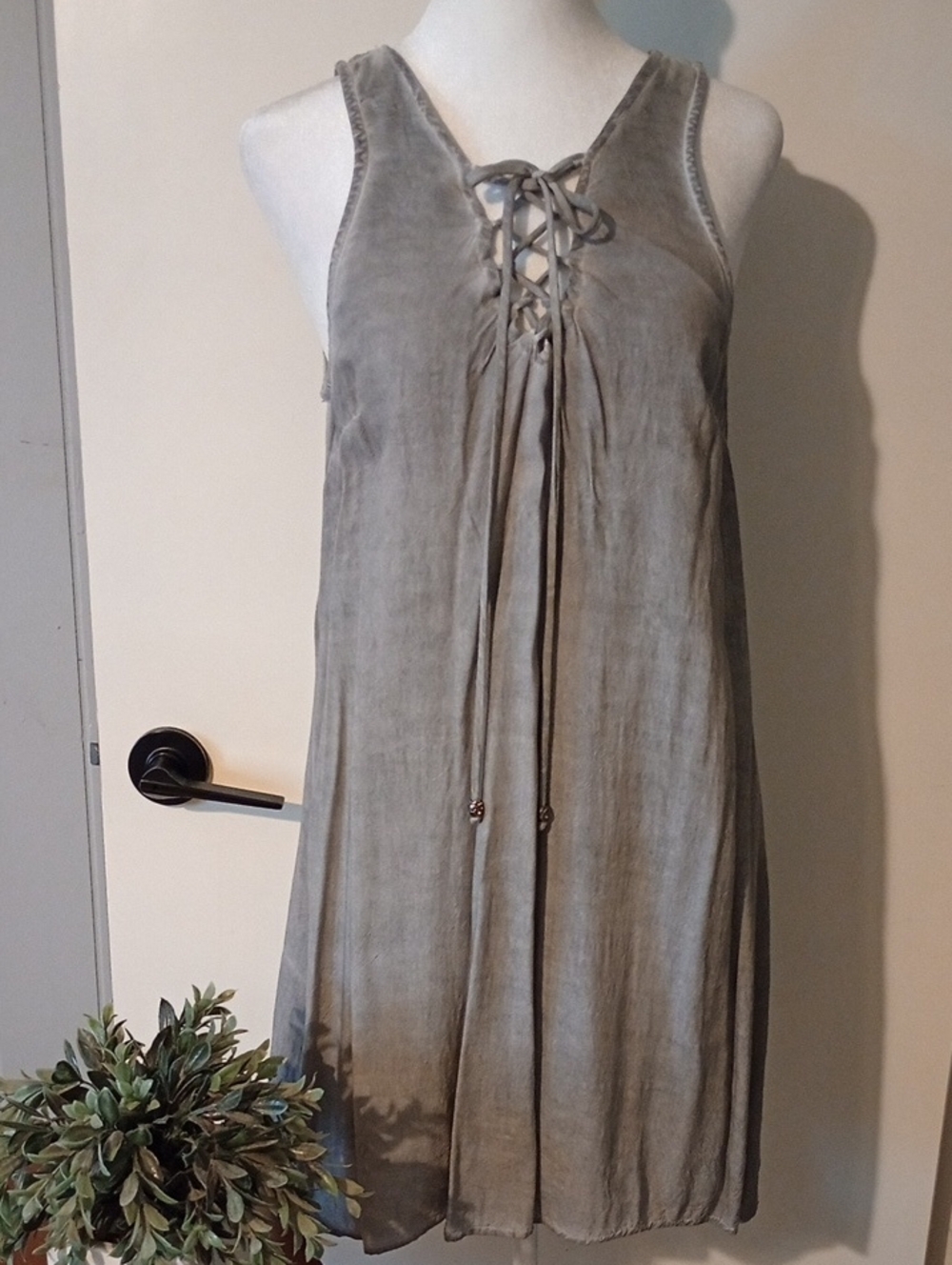 Entro Boutique Gray Sleeveless Mini Dress Size Small